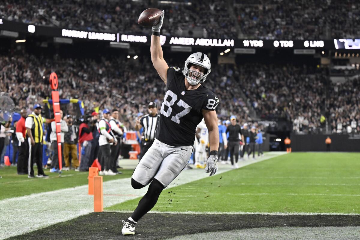 Four days after losing 3-0, Raiders set franchise scoring record ...
